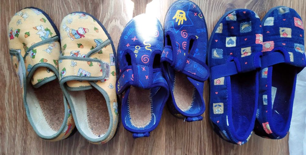 Пантофи- немски и български.