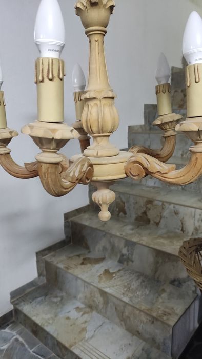 Lampa rustică din lemn masiv