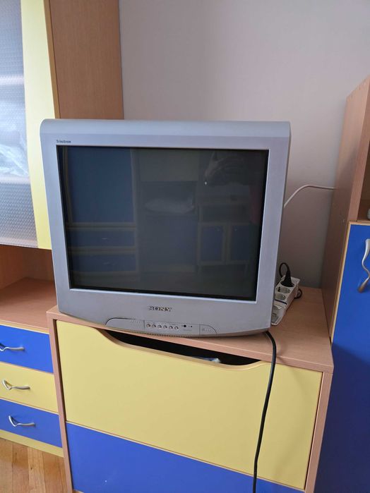 Подарявам Телевизори 2 бр.