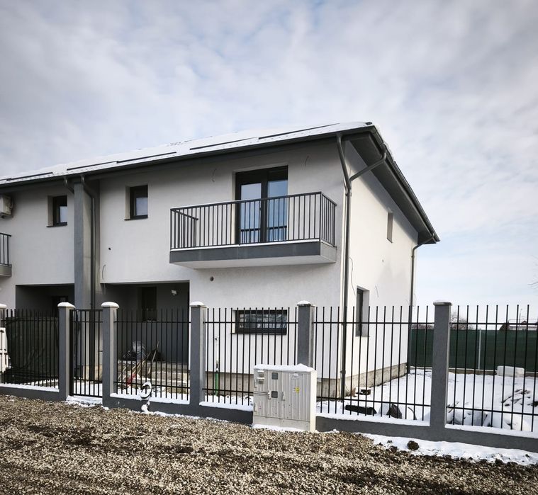 Vând casă în Măgurele, 3 dormitoare, 3 bai, bucătărie închisă