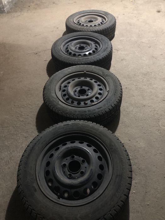 Шины с дисками комплект зимние.