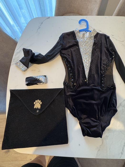 Costum de gimnastica aerobica/ritmica 10-12 ani, lucrat manual