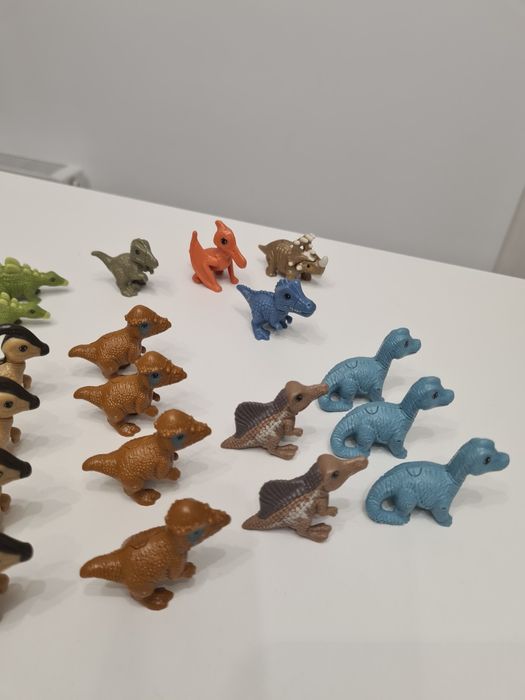 Lot 24 de dinozauri Kinder