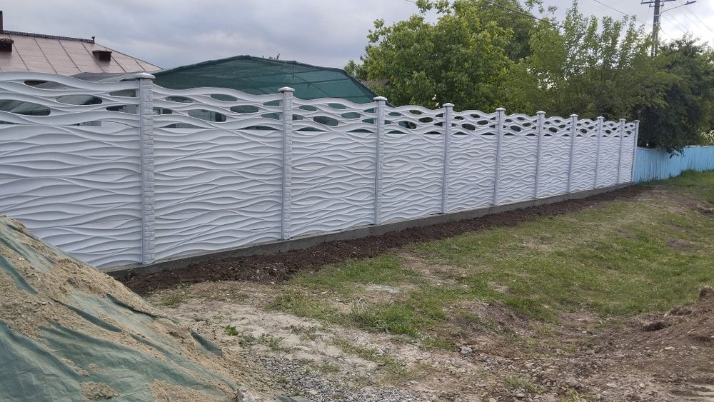 Gard beton plăci și stâlpi