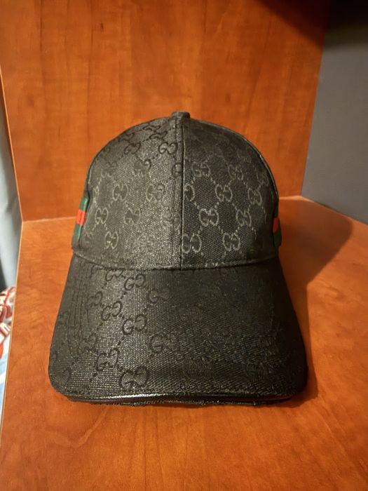 GUCCI шапка.За повече информация пишете налично по вайбър.