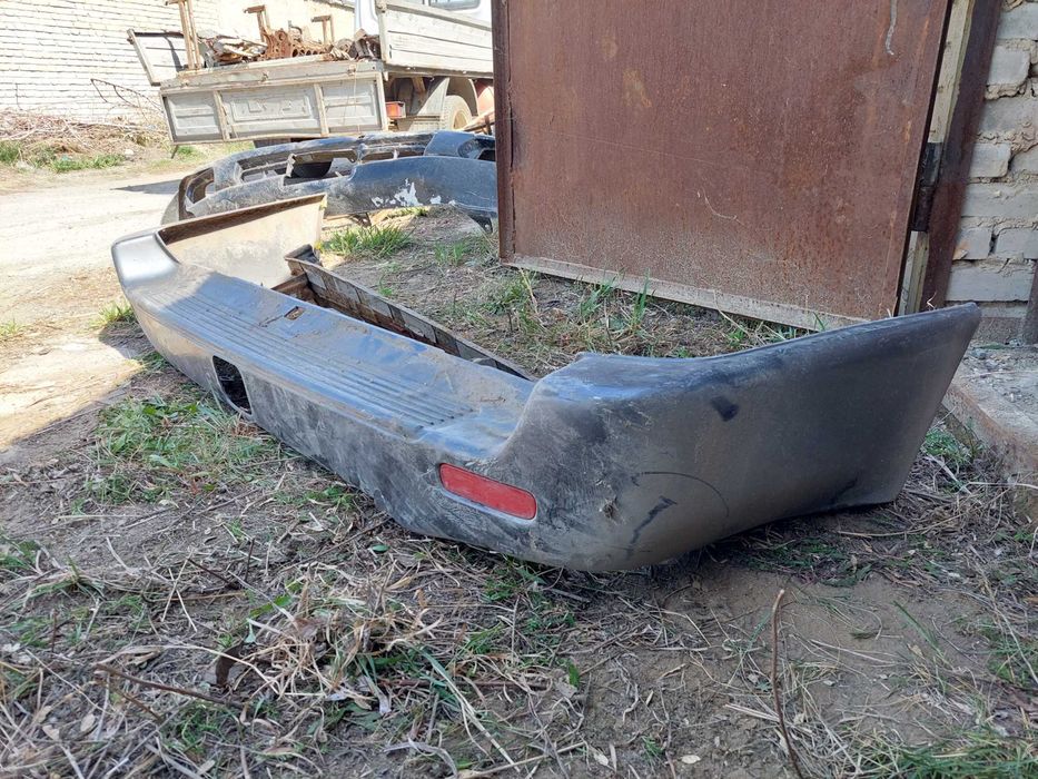 Задний бампер  на LC100