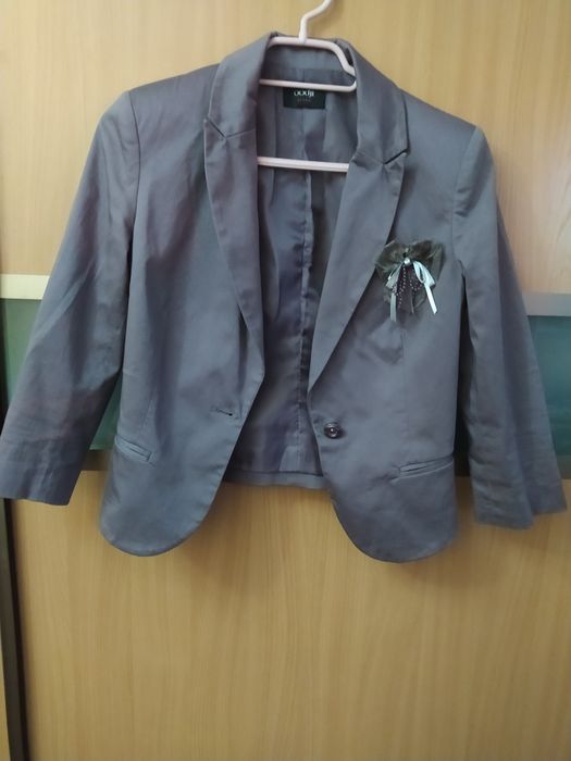 Продам костюмы, размер 42