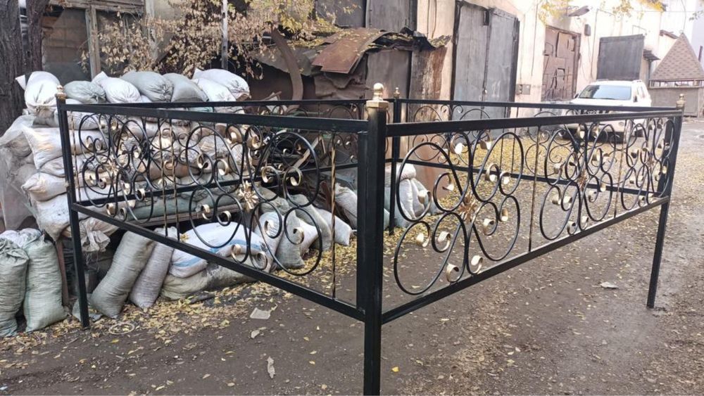 Оградки ,могилки.коршау