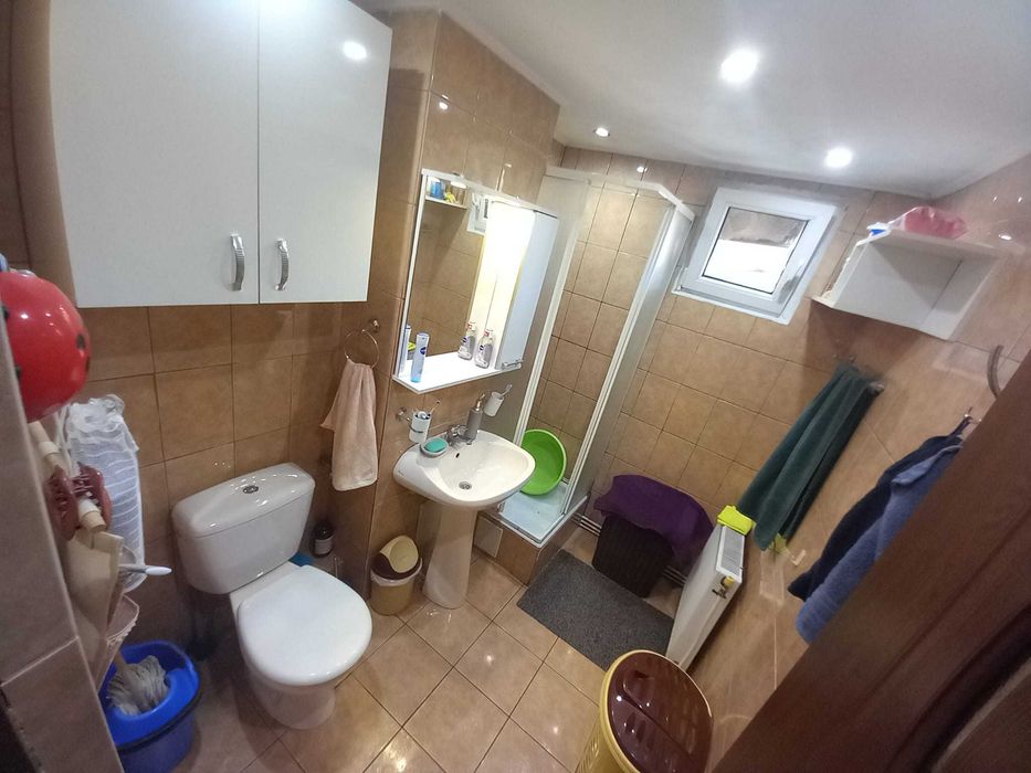 Vând APARTAMENT (65 mp.) 2 CAMERE + Living mare (camere decomandate)