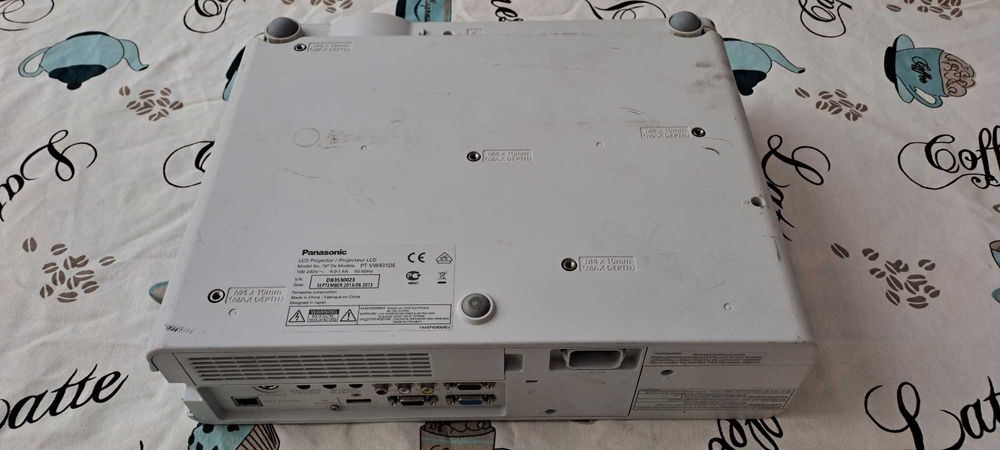 Panasonic PT VW 431 D videoproiector folosit 7 ore film muzica