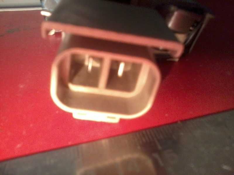 реле регулятор генератора Ford Mazda Mitsubishi