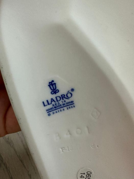 Фарфоровая статуэтка