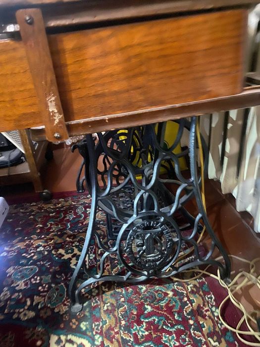 Швейная машинка .