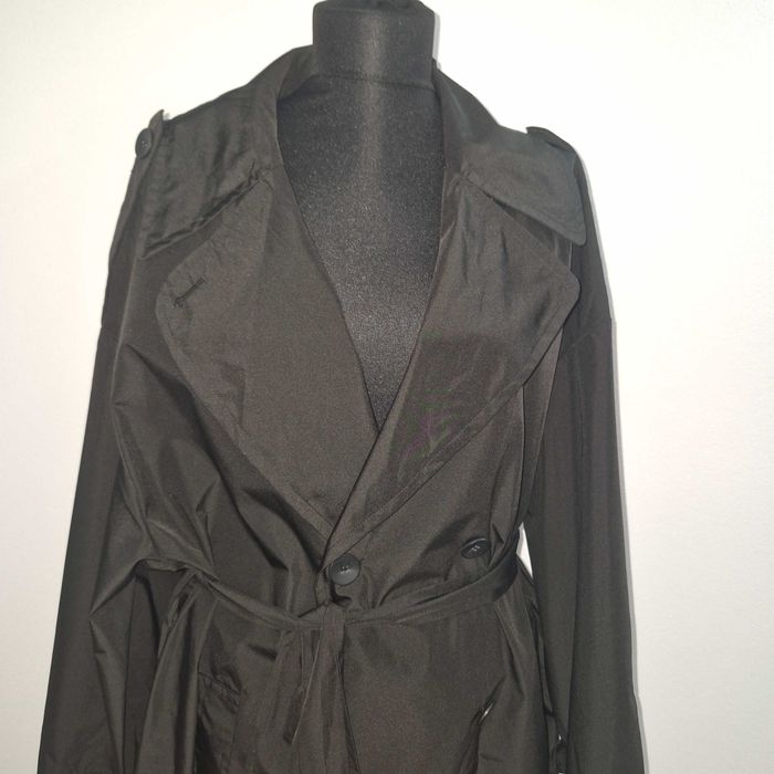 Trenci Zara cu eticheta