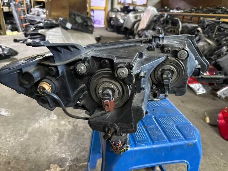 Фара галогеновая Mitsubishi Outlander CW5W