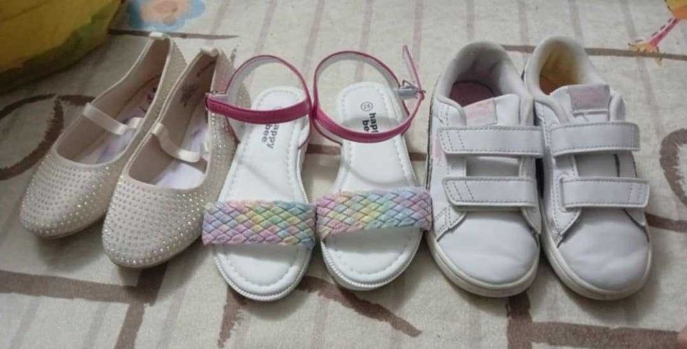 Lot papucei 27 , fetite