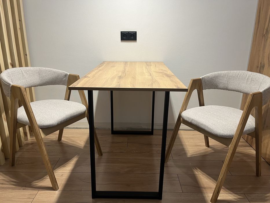 Продам 2 стула + стол