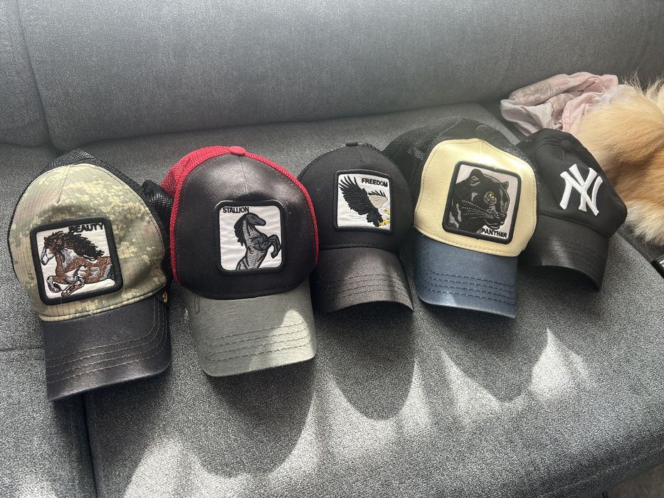 Продавам слънчеви шапки