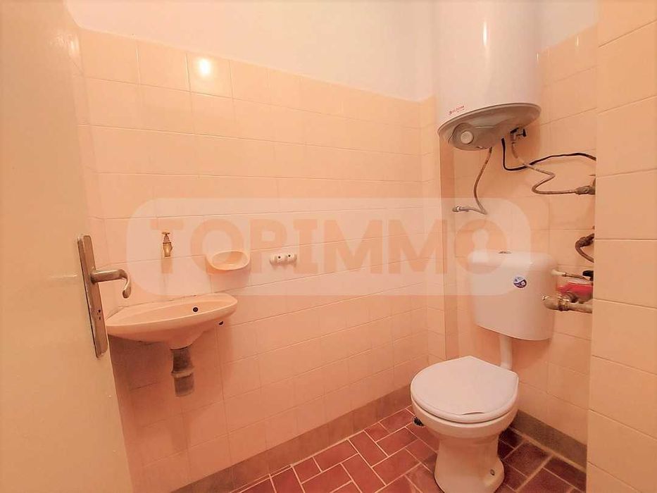 Дава се под наем Тристаен апартамент в Варна, Общината - 130 кв.м за 510 € - Снимка #16