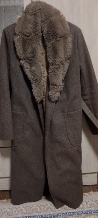 Ayollar paltosi sotiladi