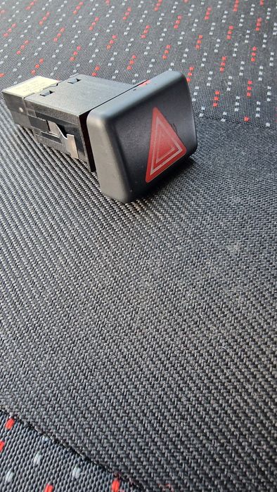 Бутон/ копче за аварийни светлини за ауди а4 б6, б7