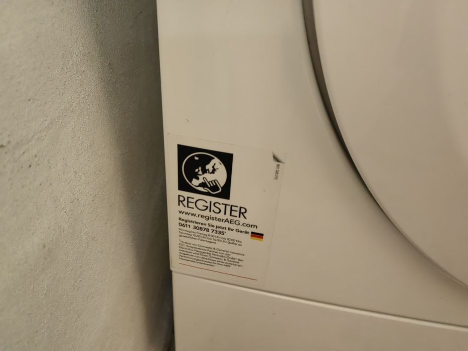 Продавам сушилня AEG