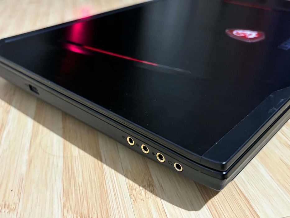 Laptop Msi TITAN GT63 i7 cu GTX 1080 de 8GB si 32 GB RAM