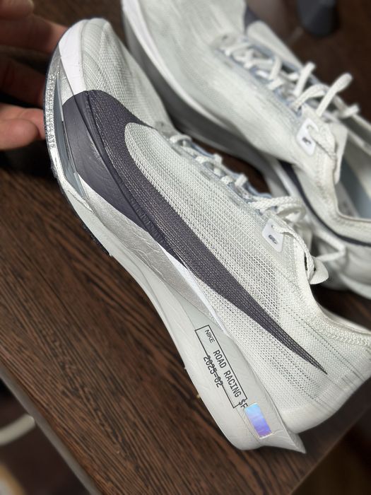 Продам беговые кроссовки Nike