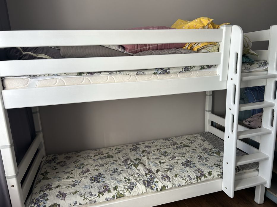 Продаю кровать двухярусную