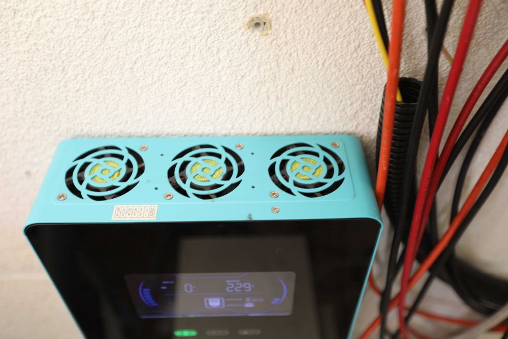 Invertor hibrid 4500W  24VDC / 230VAC