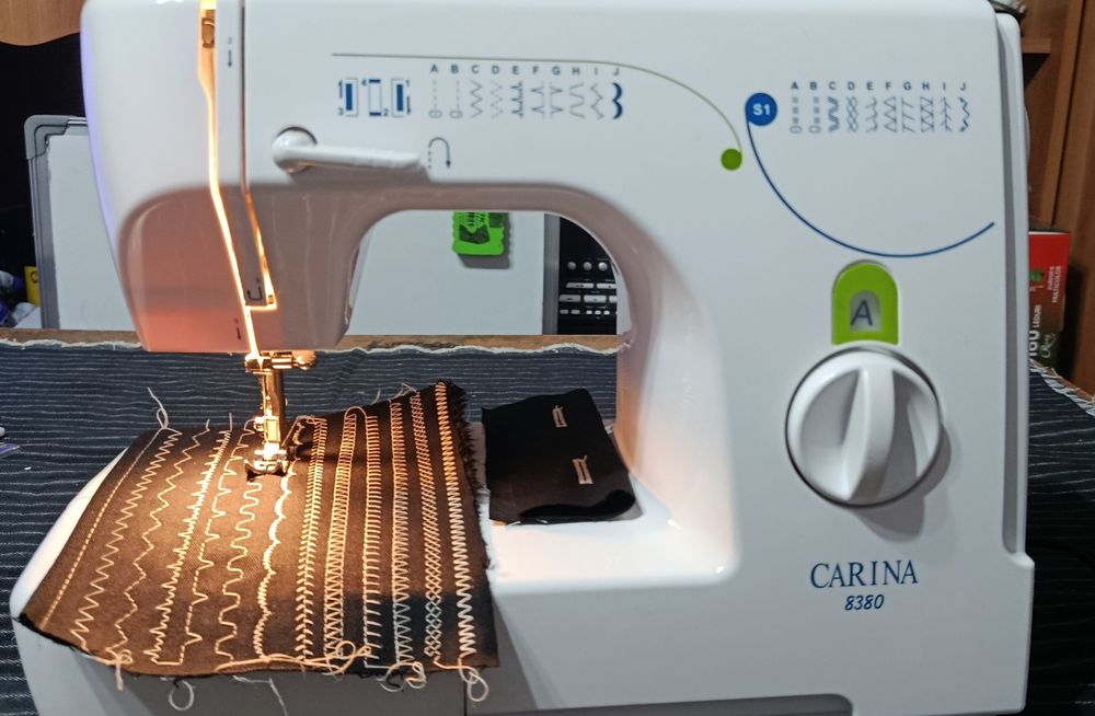 Mașina cusut Carina 8380