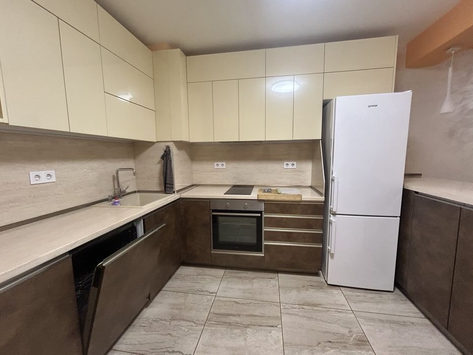 Дава се под наем Тристаен апартамент в Пловдив, Захарна фабрика - 92 кв.м за 612 € - Снимка #9