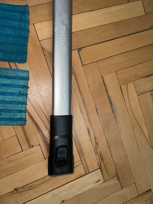 Philips SpeedPro Aqua Безкабелна вертикална прахосмукачк