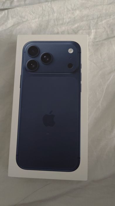 17 Pro Max 256GB Blue EAC