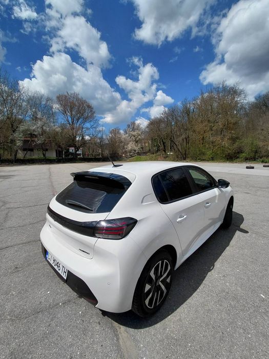 Пежо 208 1.2 110 к.с HYBRID автоматик
