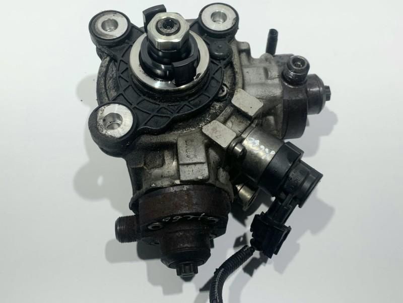 Pompa injectie Volvo V40 2.4 d5 D5244T15 215 cp 31372081