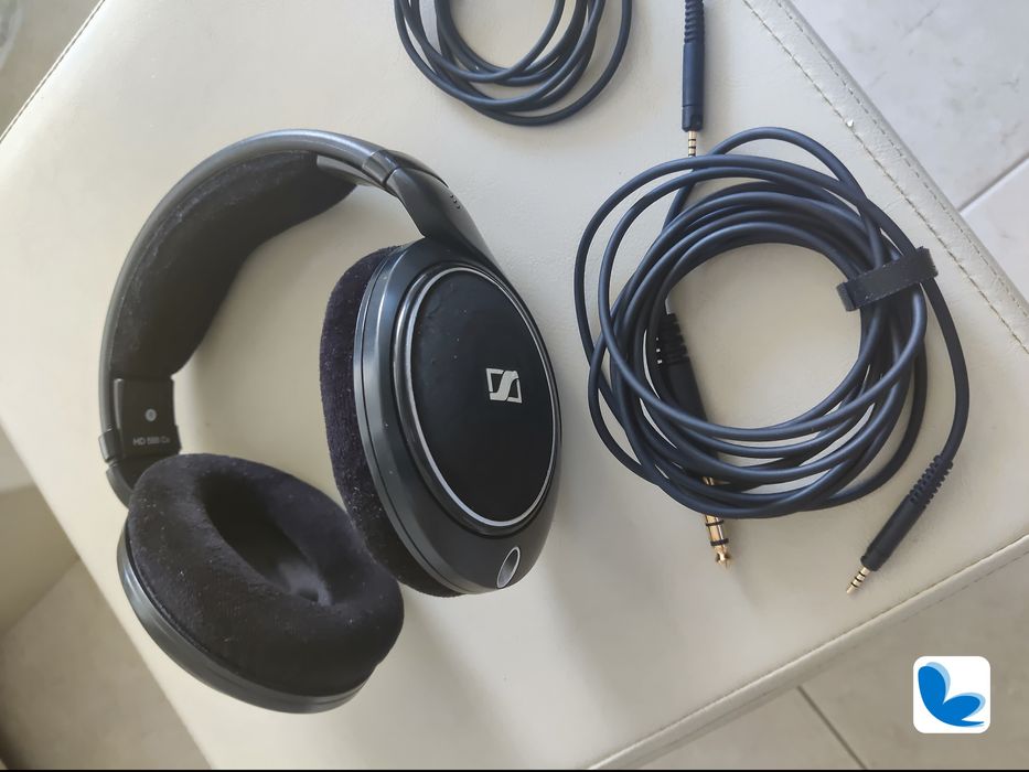 Продавам запазени слушалки Sennheiser 598 cs .