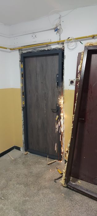 Montaj si vânzare de usi