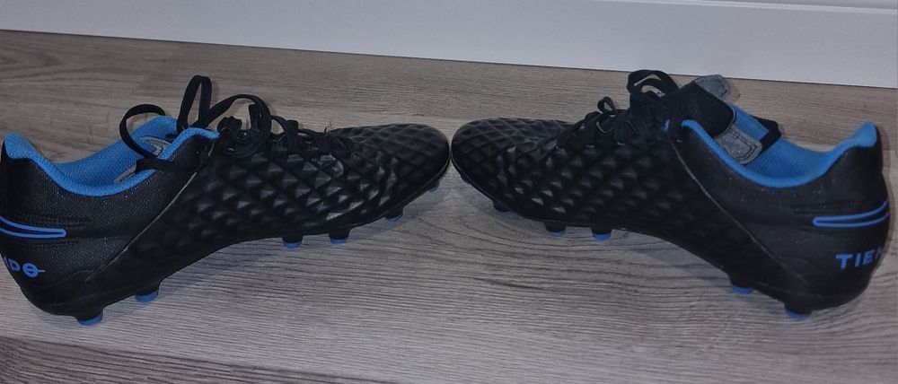 Ghete Fotbal Nike Tiempo Legend 8 MG/AG – Stare Foarte Bună – Mărimea 40