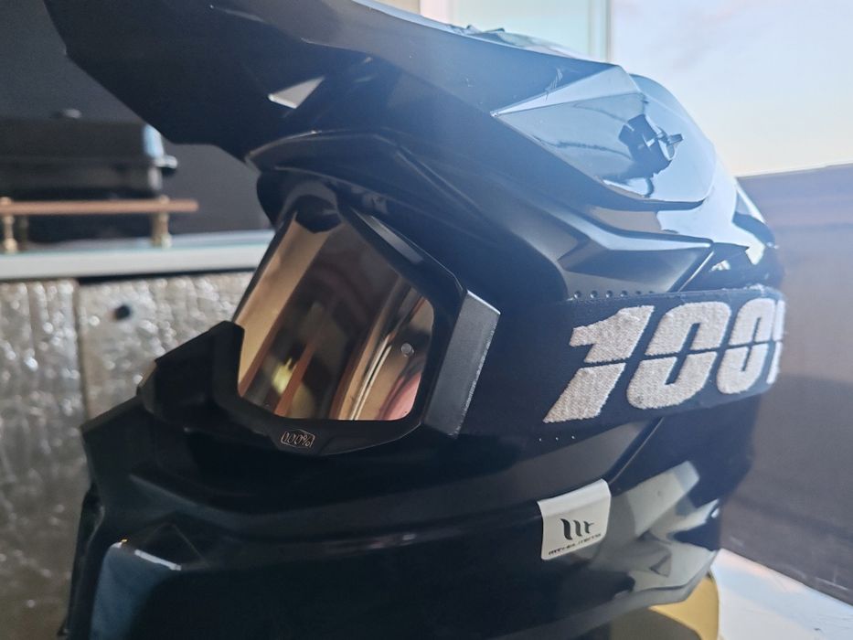Echipament enduro,casca,genunchere 100