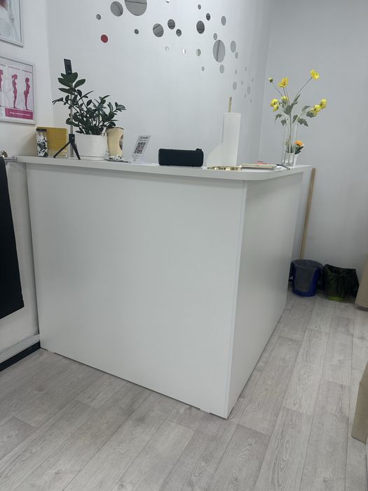 Продам ресепшн, белый