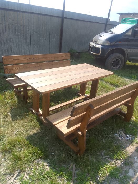 Деревянные скамейки стол
