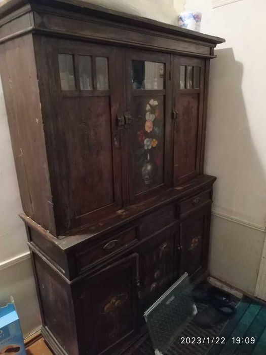 старинный шкаф антиквар,