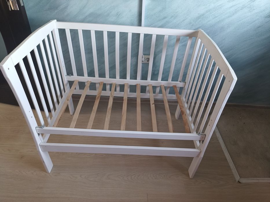 Pătuț copii în stare bună 
Saltea de cocos inclusă - curată și fără in