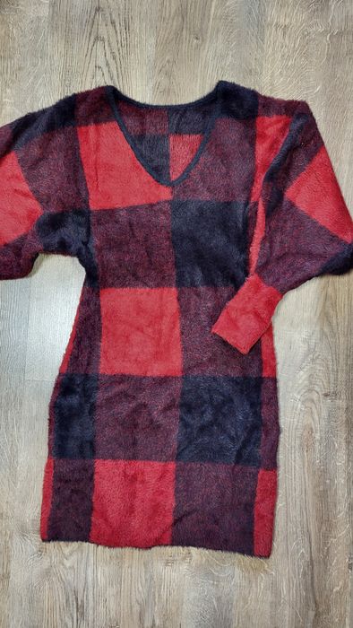 Пухена червена рокля