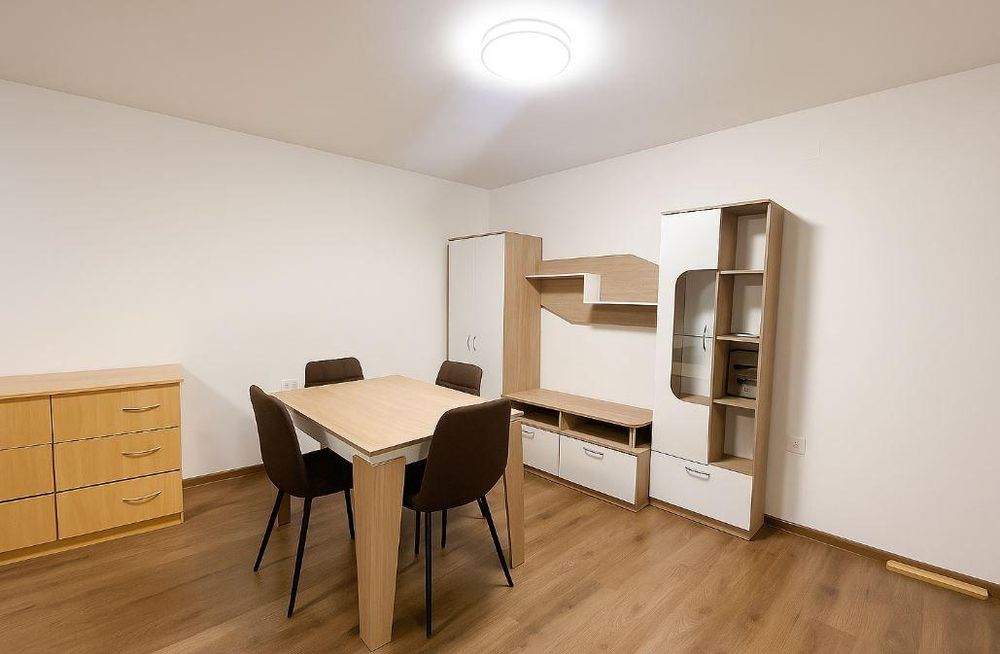 Дава се под наем Тристаен апартамент в Варна, Колхозен пазар - 92 кв.м за 650 € - Снимка #3