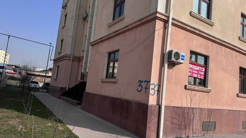 Продается квартира на ул. Нурафшон 37, 4 ком., 1-ый этаж