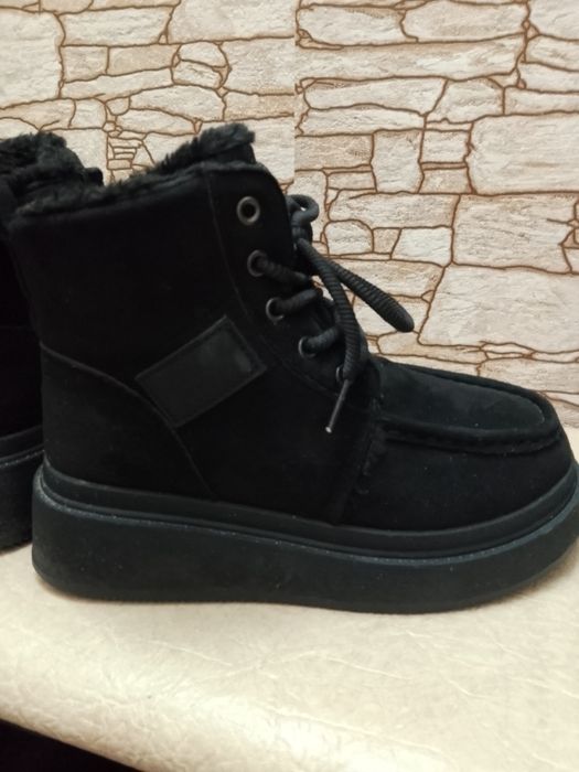 Продам зимние ботинки