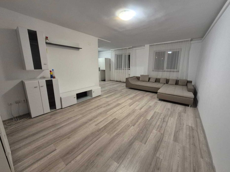 Inchiriez apartament cu 3 camere, bloc nou, zona centrala