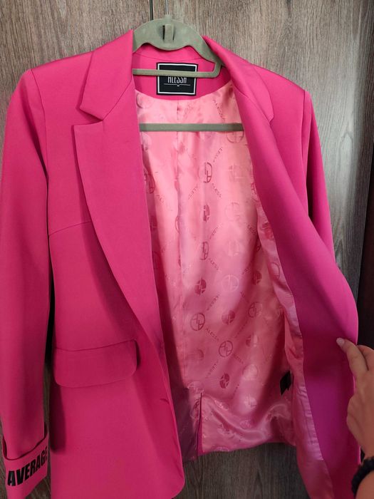 Alessa нов блейзър циклама